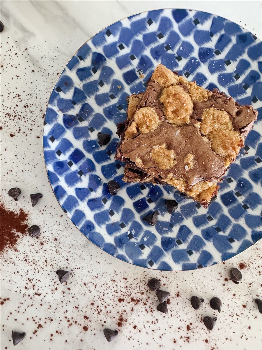 Brookie bar, half brownie half cookie